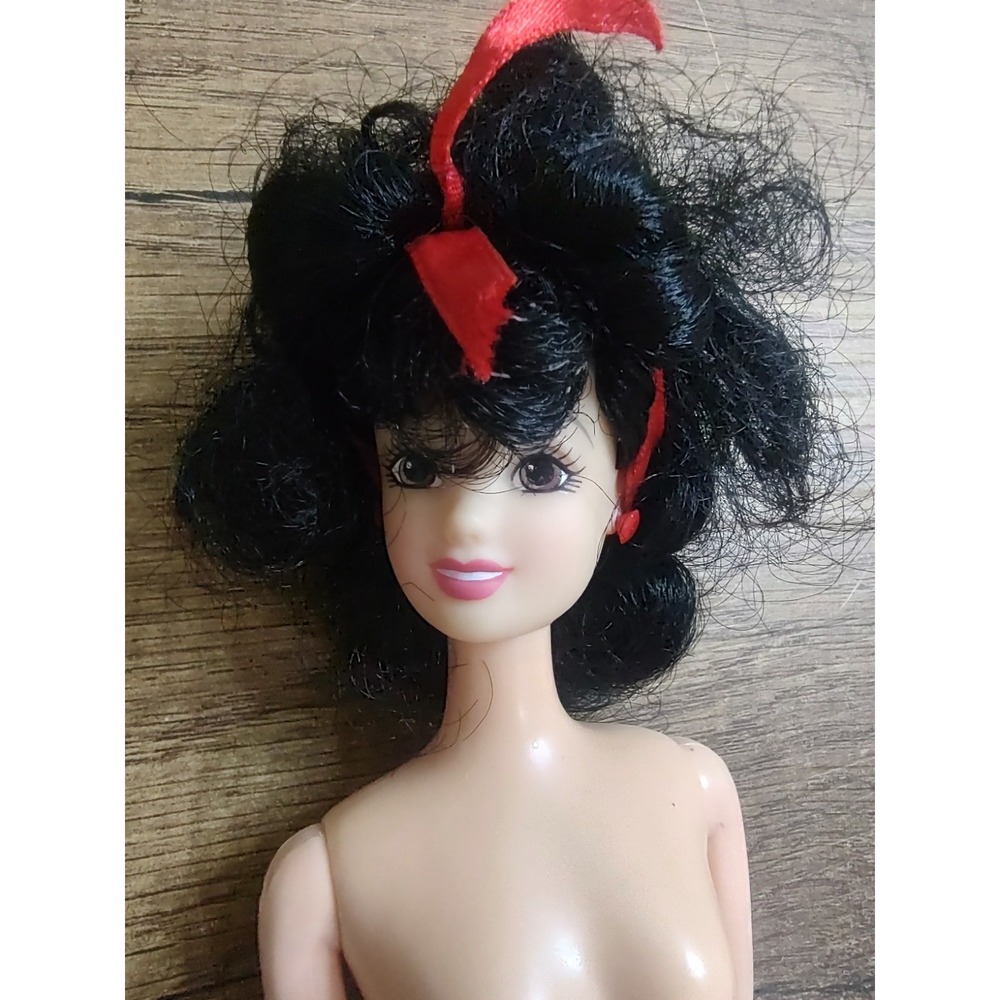 Disney Snow White Fashion Doll Clone Twist Waist Bend Legs Red Earrings D94